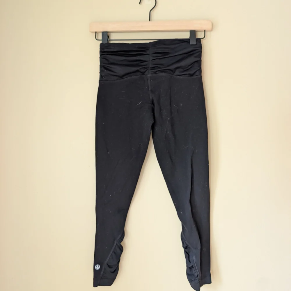 Lululemon Athletica Black Ruched Leggings Cropped Length Size 4